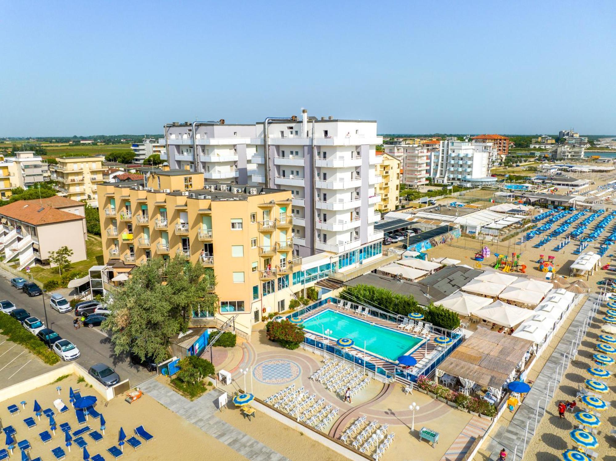 Bikini Tropicana Family Hotel Lido Di Savio Exteriér fotografie
